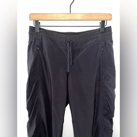 ATHLETA Black Ruched La Vita Crop Pants in Size 4 - Picture 4 of 10